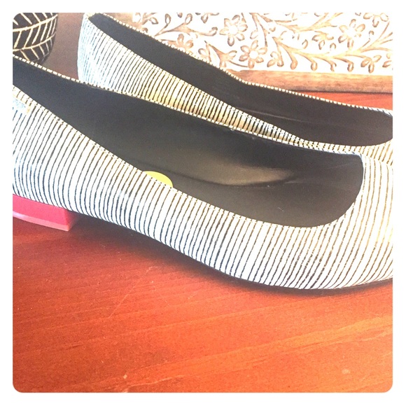 Calvin Klein Black/White Flats - Picture 1 of 3